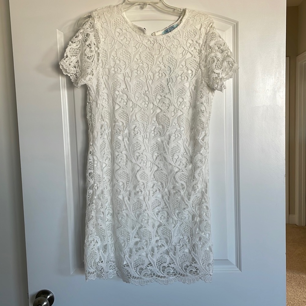 White lace dress perfect for a future bride or summer outings, size medium